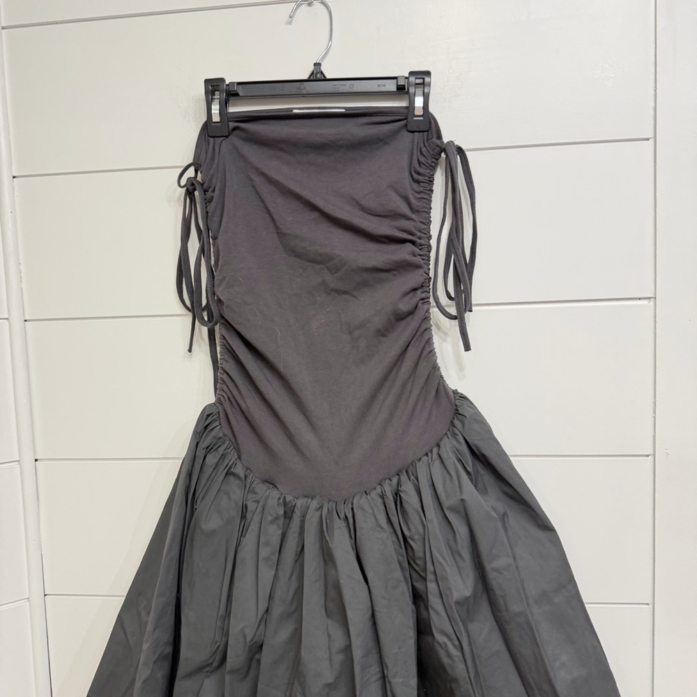 Amy Lynn Alexa Dark Gray Puffball Midi Dress Size Medium 23750 - Picture 10 of 14